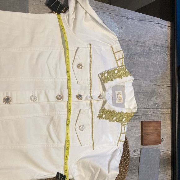 Baroque style White Jacket with Gold Embroidery - Picture 14 of 15